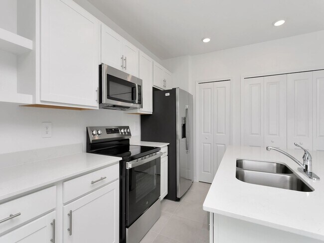 Building Photo - Brand-New 3BR/2.5BA Townhouse for Rent in Lakewood Ranch — $2,300/Month, Internet & Lawn Care Inc...
