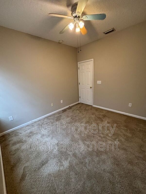 Building Photo - 7175 Deerfoot Cir
