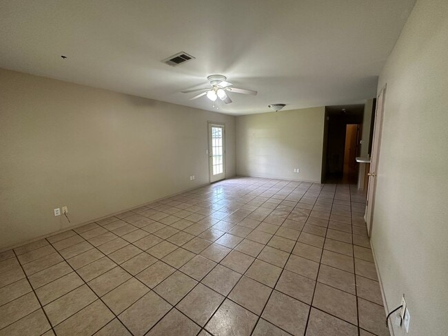 Building Photo - **SPECIAL half off first months rent***Wel...