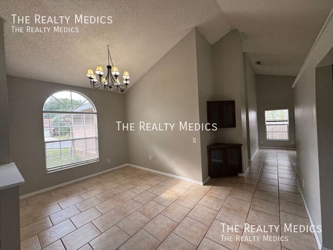 Building Photo - 1004 N Magee Creek Ct