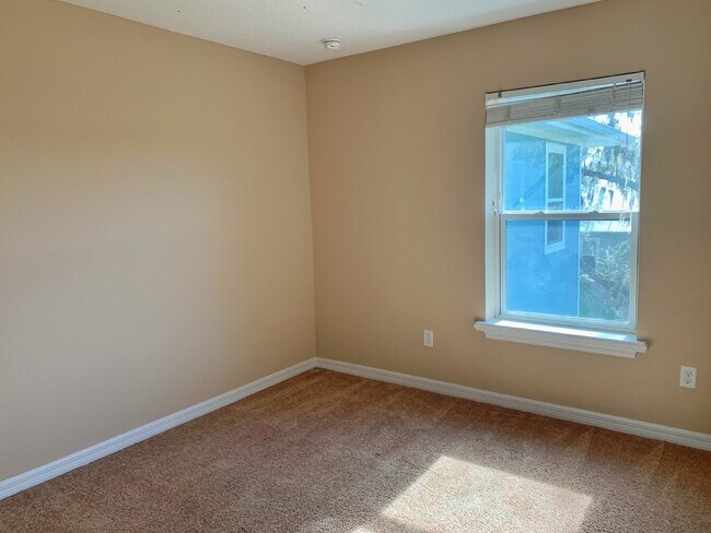 Building Photo - Coming Soon!! 4BR/4BA, downtown apartment. Walk to Flagler College..