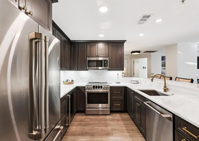 Building Photo - Georgetown Style with Garage PARKING