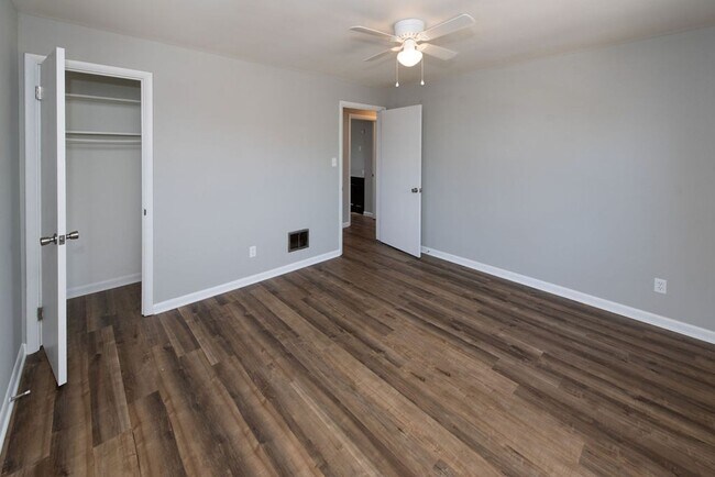 Building Photo - COVEDALE - 3+ bedroom brick cape cod  with one garage built in garage