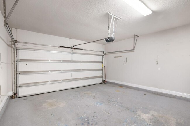 Building Photo - 282 Whispering Lake Dr