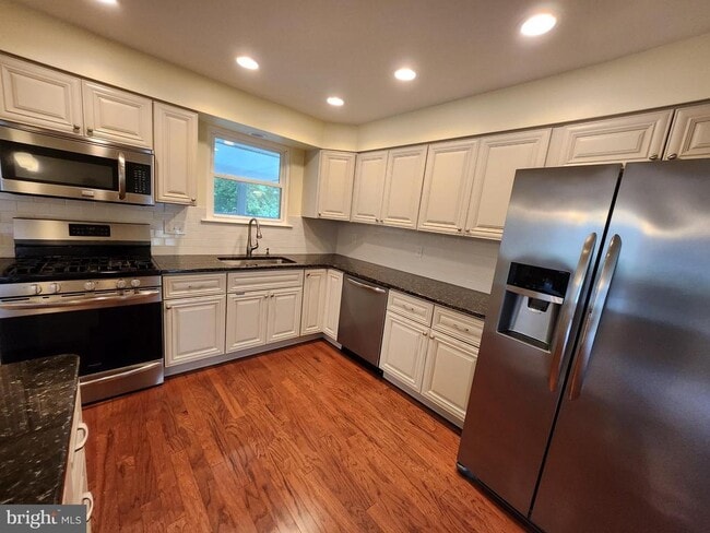 Building Photo - 2622 Boxwood Dr