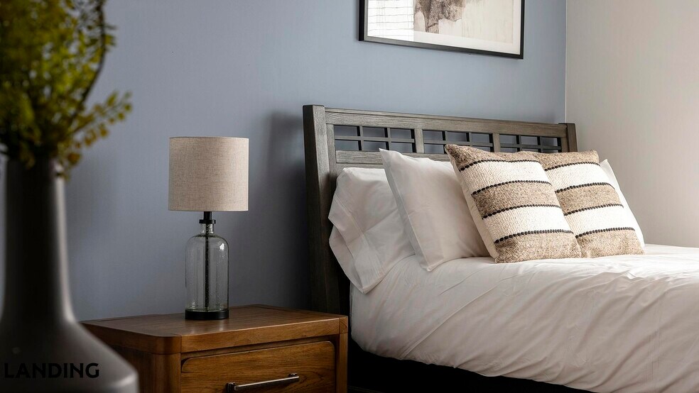 Building Photo - 302 13th St S