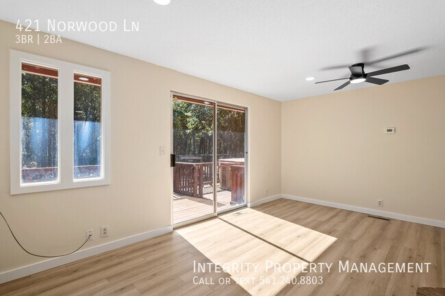 Building Photo - 421 Norwood Ln