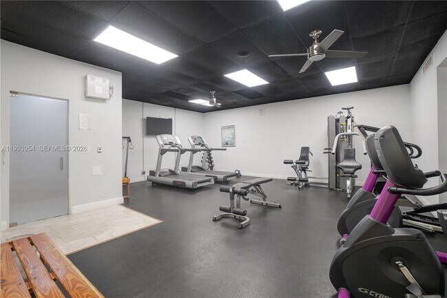 Building Photo - 115 Briarwood Cir