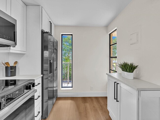 Building Photo - 21 Royal Palm Way