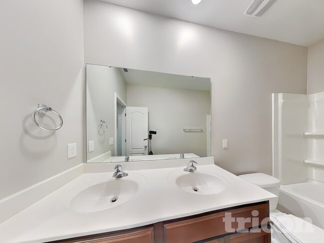 Building Photo - 1250 Aurora Glen Dr