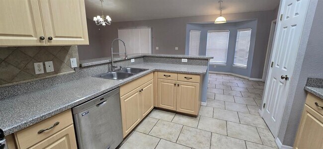 Building Photo - 11 Hemlock Court Pass