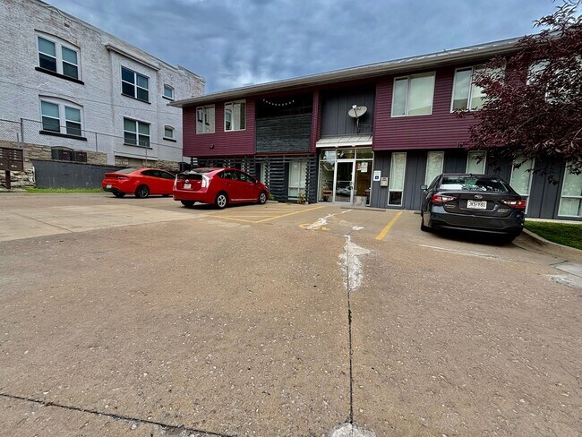 Building Photo - 1001 W 39th St
