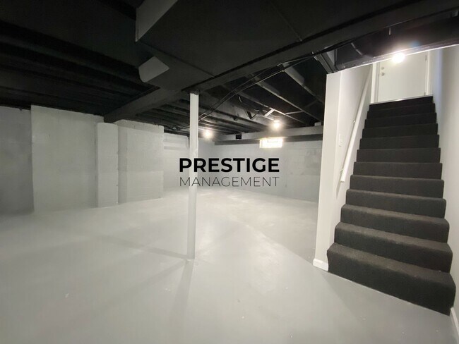 Building Photo - Large 3 Bedroom Home In Gary