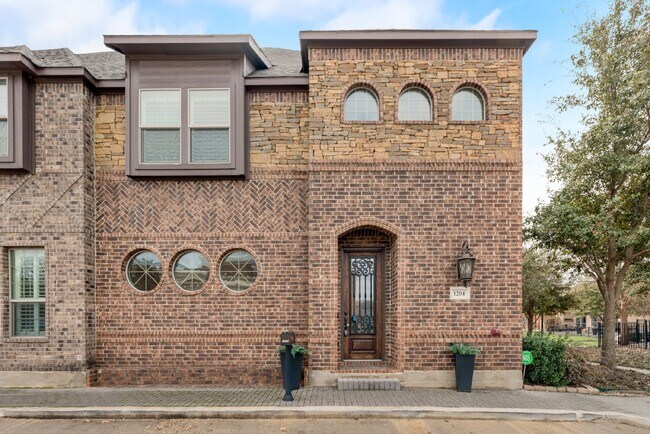 Building Photo - Modern 3 Bed Townhouse with Granite Countertops and Hardwood Floors in Keller, TX