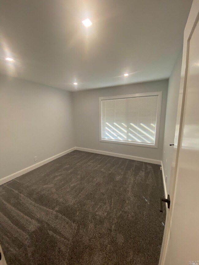 Building Photo - 1570 Parkwood St