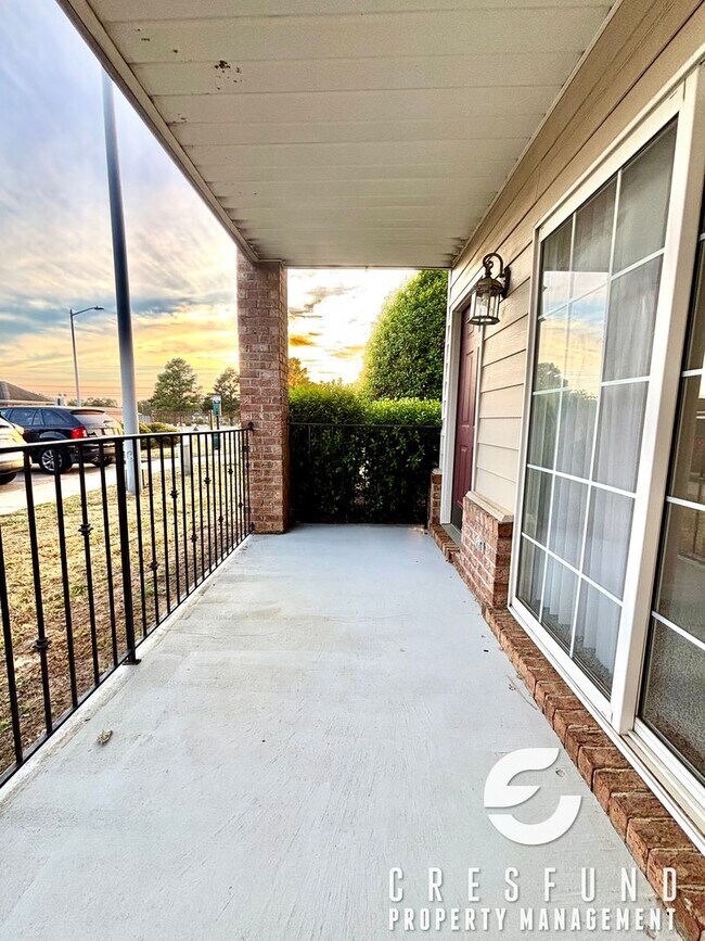 Building Photo - 1711 Renwick Dr