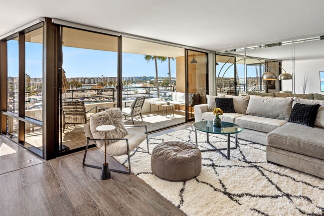 Building Photo - 4267 Marina City Dr
