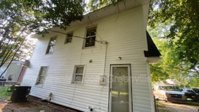 Building Photo - 803 Davenport Rd