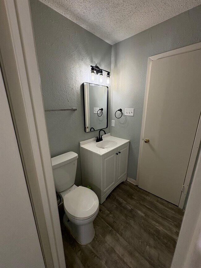 Building Photo - 317 W William Cannon Dr