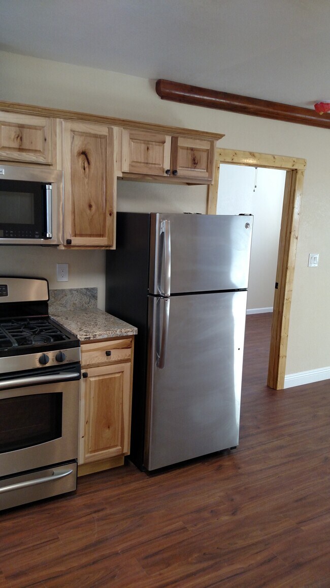 Building Photo - 225 Southlook Ave