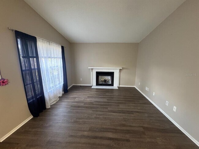 Building Photo - 3455 Countryside Blvd