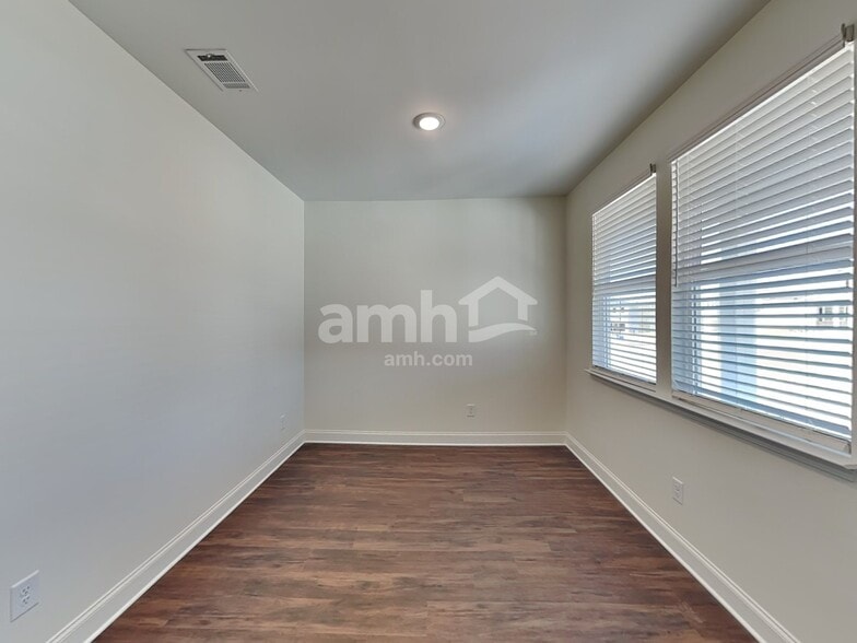 Building Photo - 3751 Blackshear Pl