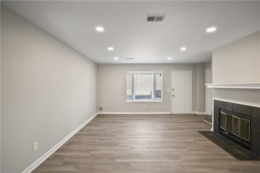 Building Photo - 124 Holcomb Ferry Rd