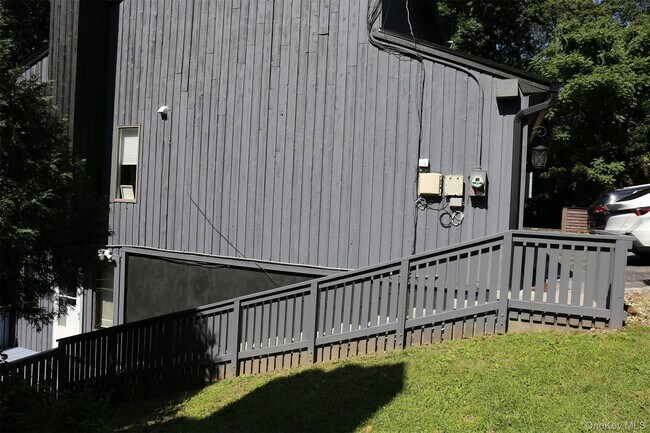 Building Photo - 132 Woodland Dr