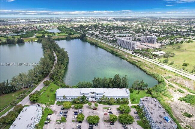 Building Photo - 14840 Naranja Lakes Blvd