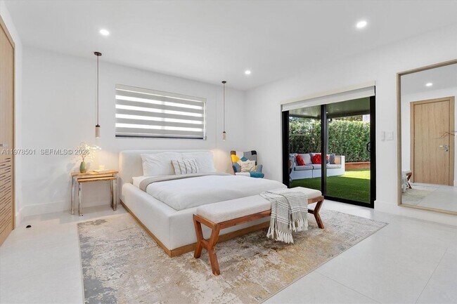 Building Photo - 4000 N Circle Dr