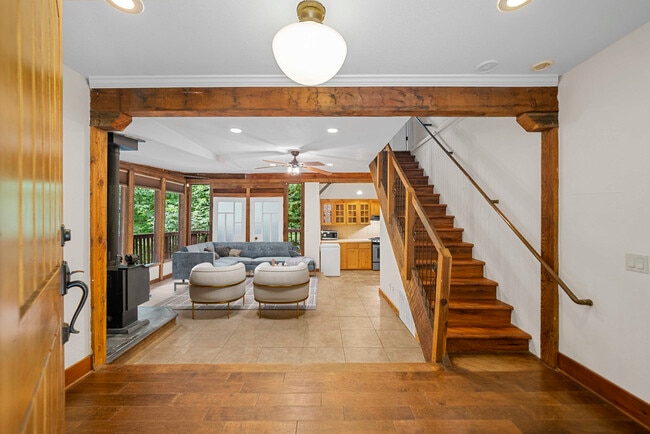 Building Photo - 975 Logan Creek Rd