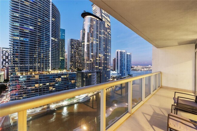 Building Photo - 485 Brickell Ave