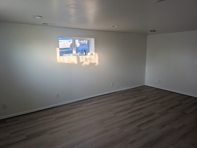 Building Photo - 220 E 300 N