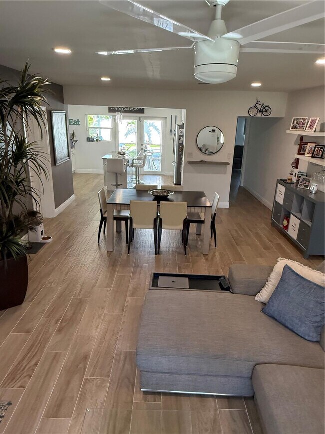 Building Photo - 1637 SE 1st St