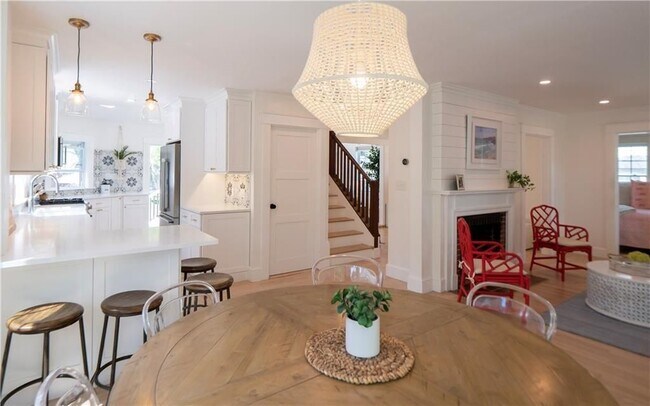 Building Photo - 122 Ruggles Ave