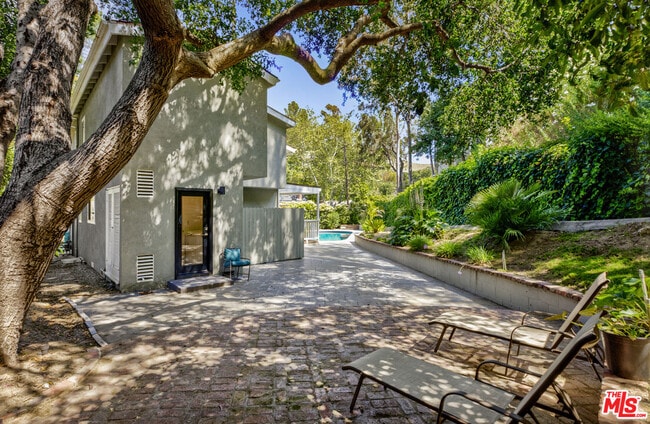 Building Photo - 3101 Beachwood Dr