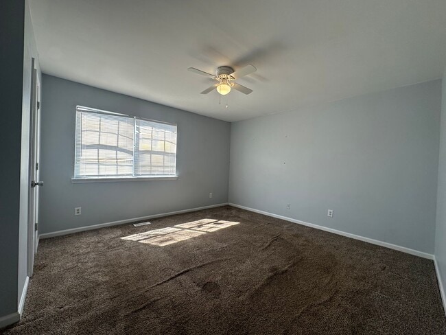 Building Photo - Available Now! Townhouse in Jacksonville