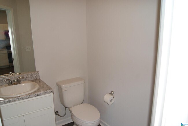 Building Photo - 533 Savannah St