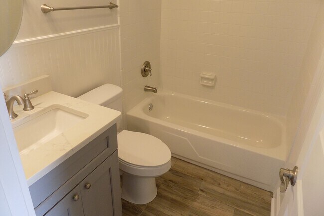 Building Photo - Beautifully Renovated Apartment in Wilmore!