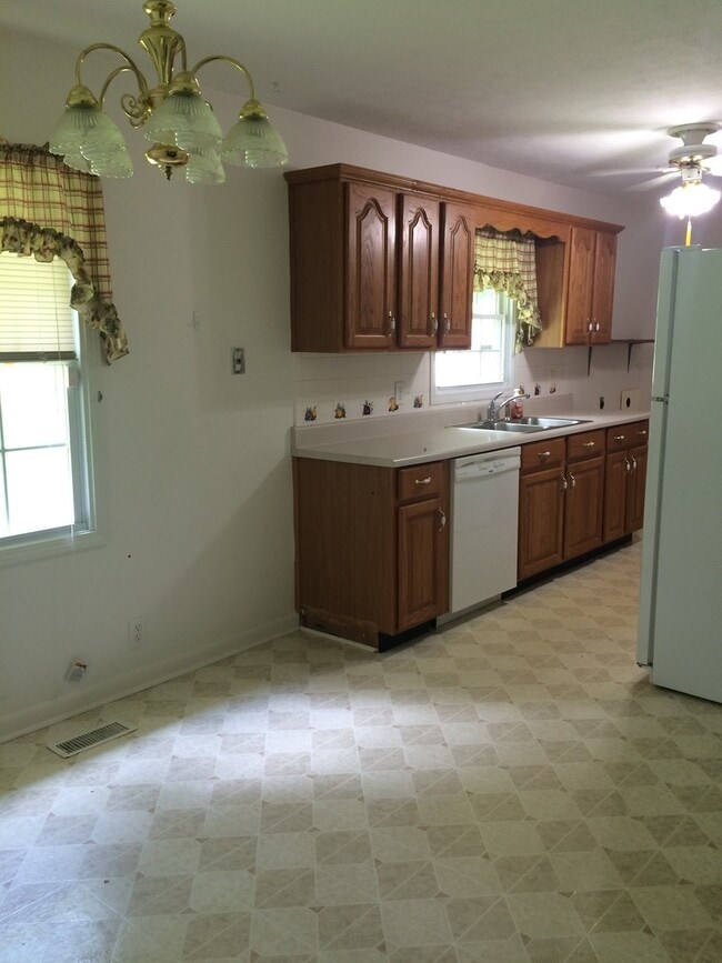 Building Photo - 304 Vann St SW