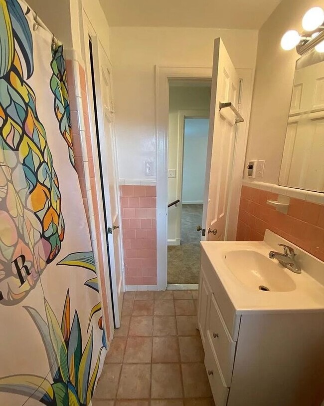 Building Photo - Charming 3BR/1BA Home in Prime Bethesda Location