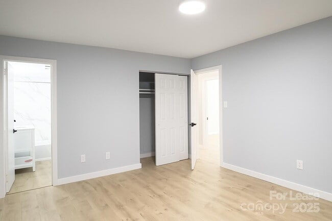 Building Photo - 2025 Tyvola Rd