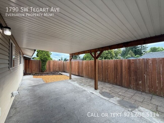 Building Photo - 1790 SW Tegart Ave
