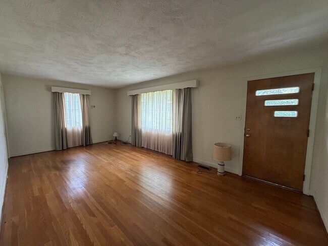 Building Photo - 313 Belmont Dr