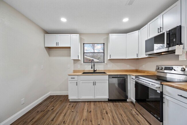 Building Photo - 3334 Gundy Dr