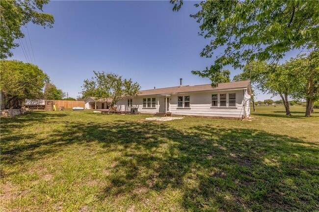 Building Photo - 211 Tate Ln