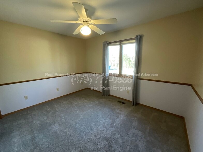 Building Photo - 12 Sunderland Dr