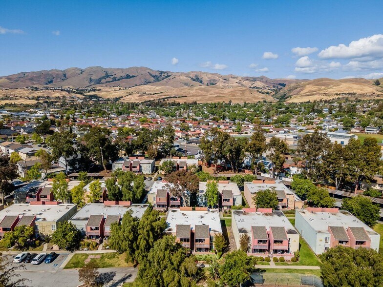 Building Photo - 456 Dempsey Rd