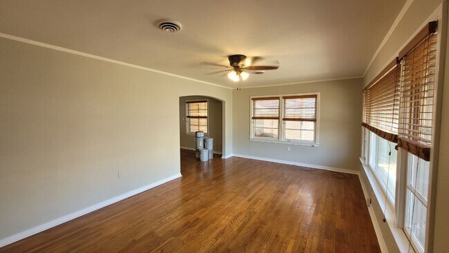 Building Photo - 1209 Look St