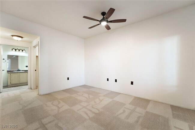 Building Photo - 3400 Cabana Dr